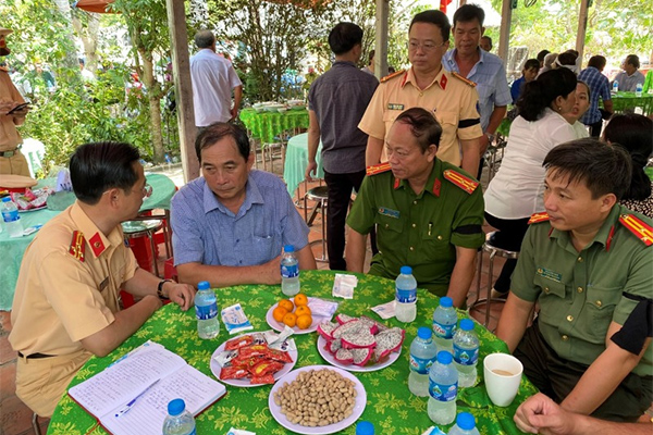 Họp khẩn vụ xe bán tải tông CSGT hy sinh và 2 người đi đường tử vong-2