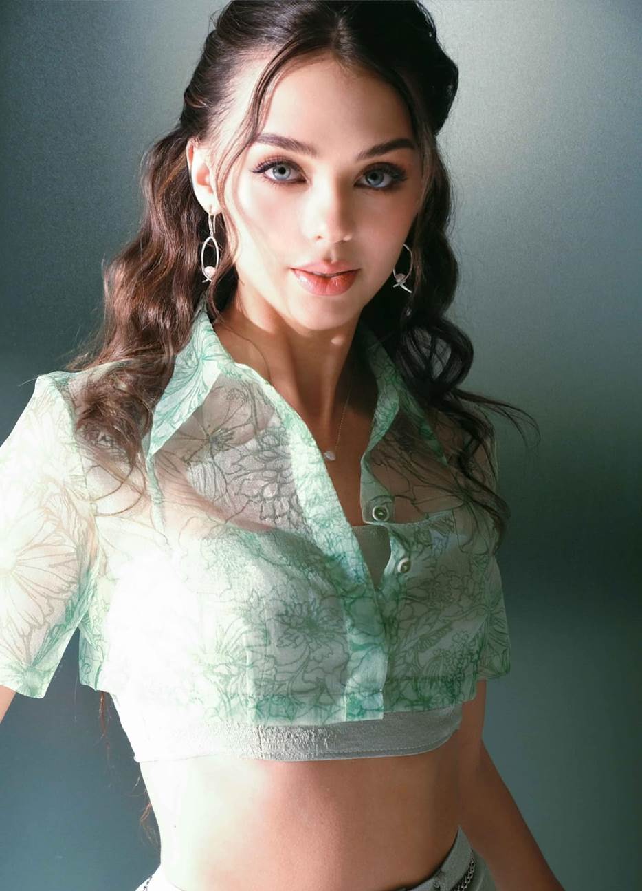 Vợ mẫu Tây của thủ môn Bùi Tiến Dũng đắt sô và ngày càng sexy-4