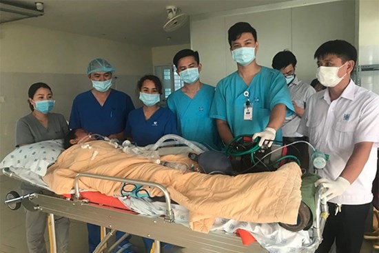 Chuyến xe đặc biệt chở cô gái bị cây đè từ Đắk Lắk xuống TP HCM