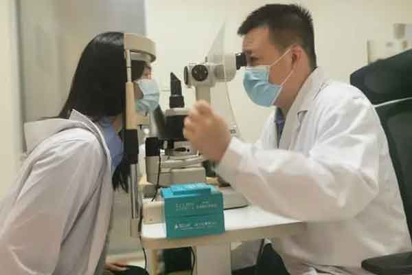 Thói quen sau khi ăn khiến cô gái 17 tuổi bị thủng ruột-2