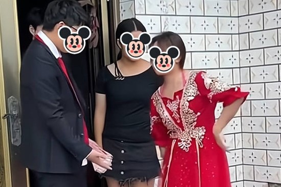 Chú rể bí mật nhờ bạn gái cũ làm phù dâu và cái kết