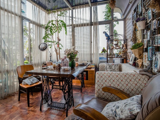 Người phụ nữ 45 tuổi biến mái nhà thành khu vườn ấn tượng-7