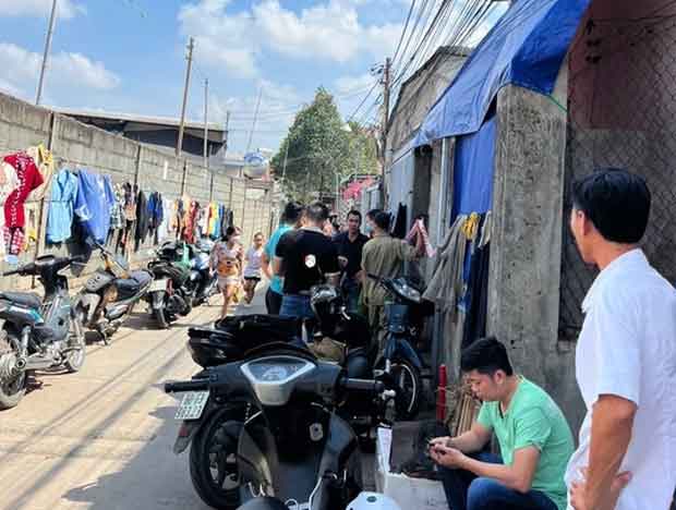 Ớn lạnh, kẻ lạ mặt phóng hỏa phòng trọ khiến một gia đình bị bỏng nặng-1