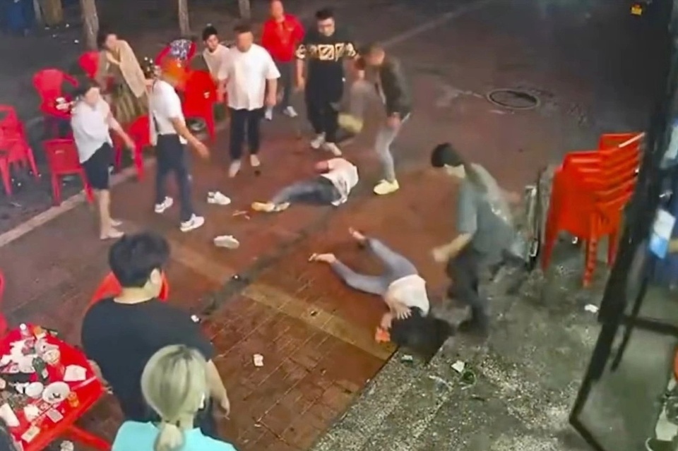 Cô gái bị đánh đập dã man trong phòng karaoke ở Đài Loan-2