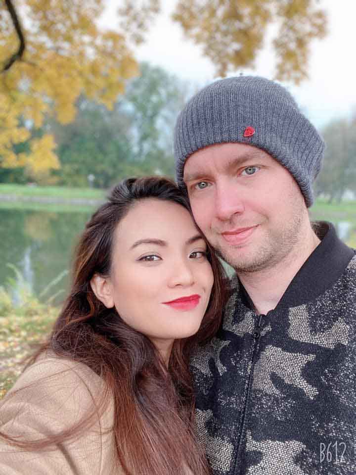 Cô gái Việt mang bầu 2 tháng vẫn cua được chàng trai Đức: Mối quan hệ giữa chồng và bố em bé đặc biệt đến khó tin-1