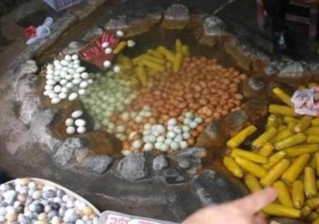 Luộc trứng bằng thứ nước lạ rồi bán giá đắt gấp 10 bình thường-1