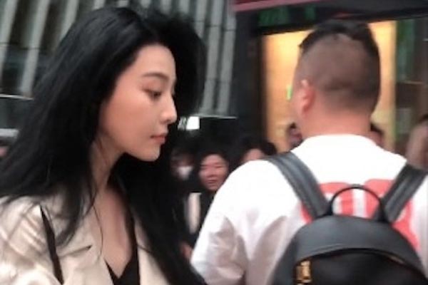 Phạm Băng Băng lộng lẫy trên thảm đỏ khai mạc LHP Cannes 2023-6