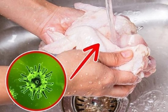 Sai lầm khi rửa thịt gà nhiều người mắc, không chỉ mất dinh dưỡng mà còn gây hại