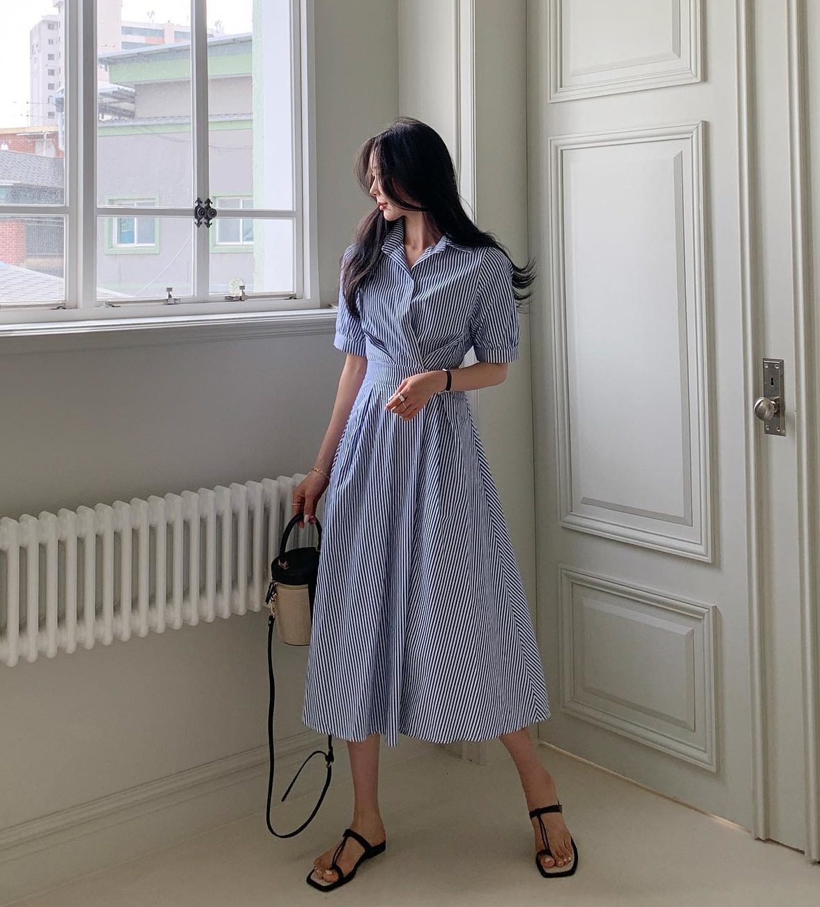 4 cách diện váy với sandal siêu sang và tôn dáng-1