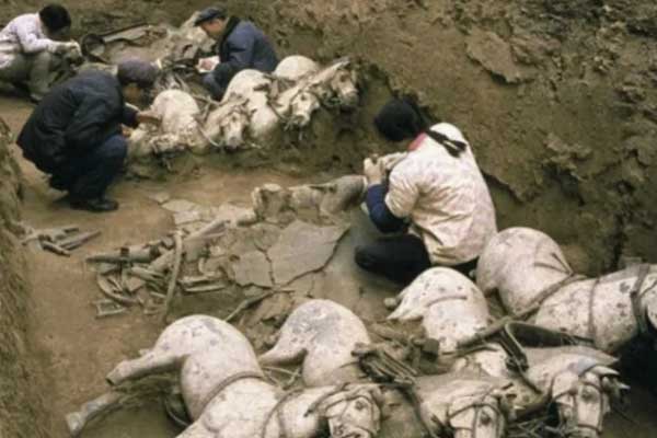 Người bị ép tuẫn táng theo hoàng đế Trung Hoa sống được bao lâu dưới lăng mộ?-4