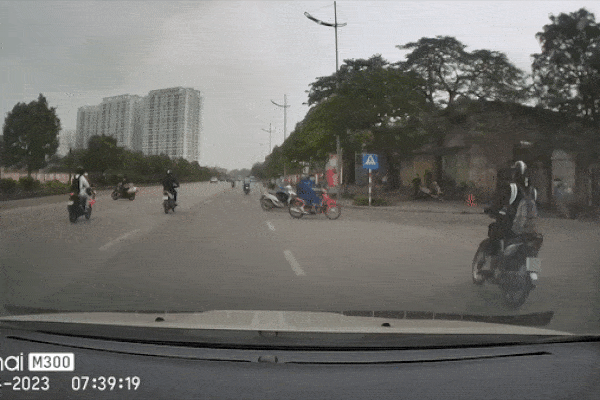 Phóng nhanh, xe máy gây tai nạn