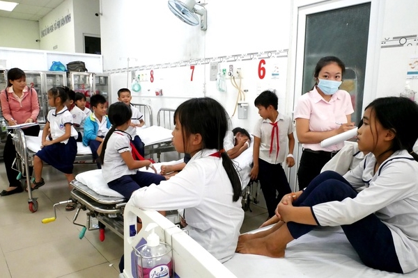 Bị hội nữ sinh sành điệu bắt nạt, cô độc vì không một ai bênh vực-6