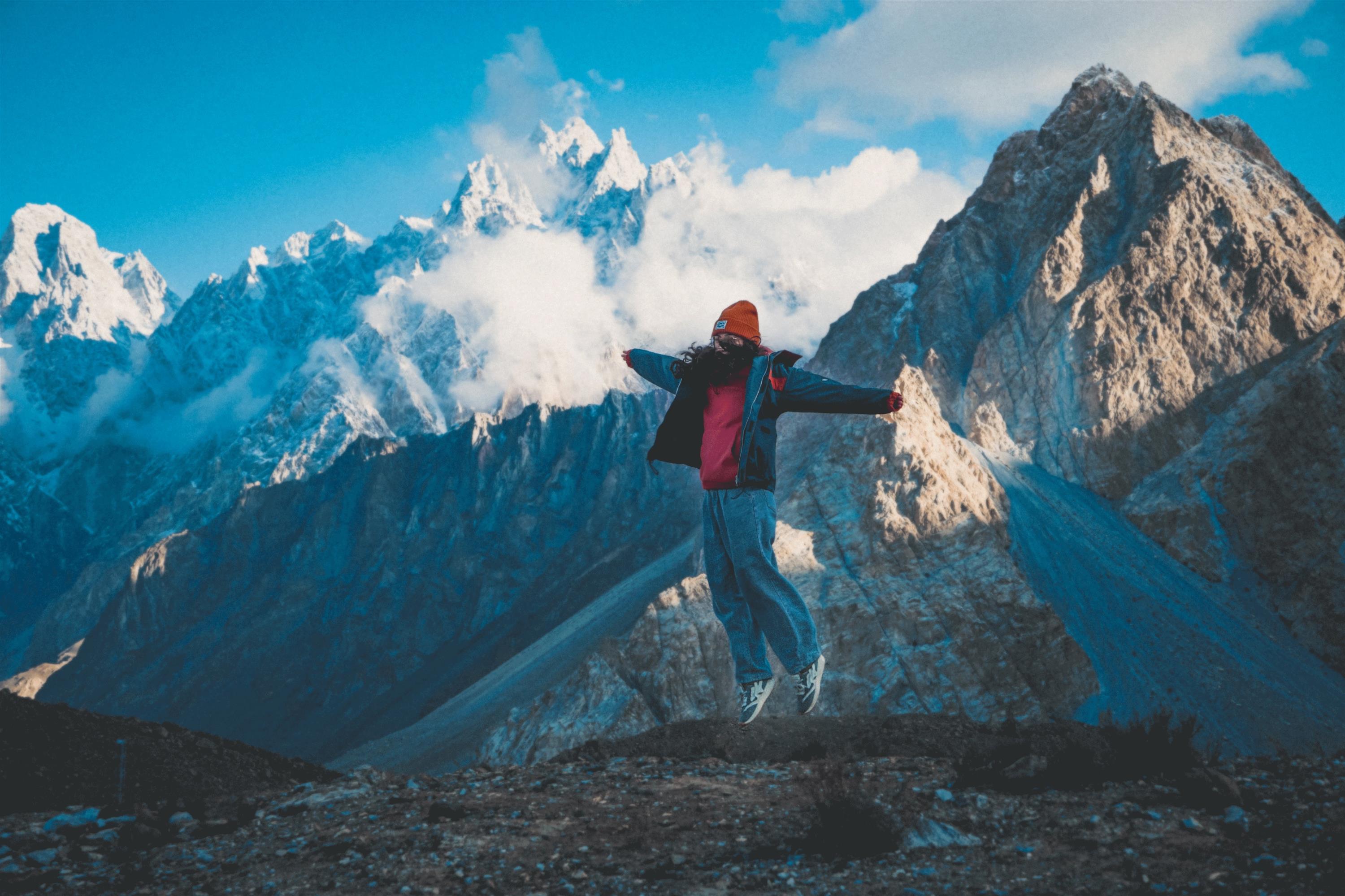 Bị hội nữ sinh sành điệu bắt nạt, cô độc vì không một ai bênh vực-1