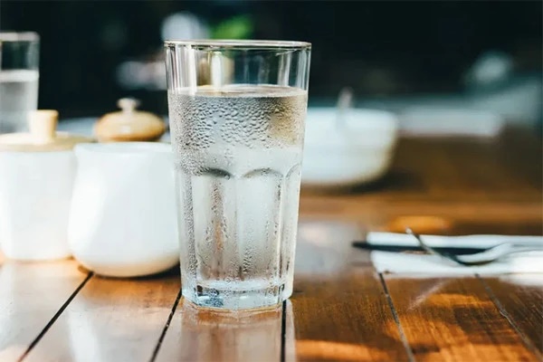 Kiểu bổ sung nước vào mùa hè nguy hiểm có thể gây sốc nhiệt, đột quỵ rất nhanh-2