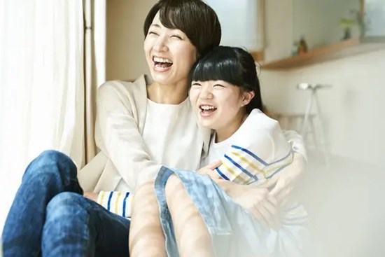 3 điều nên làm thường xuyên để trẻ lớn lên vẫn muốn thể hiện tình cảm với mẹ