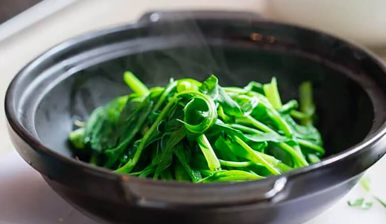 Luộc rau đậy vung hay mở vung? Câu hỏi gây tranh cãi đã có lí giải-1