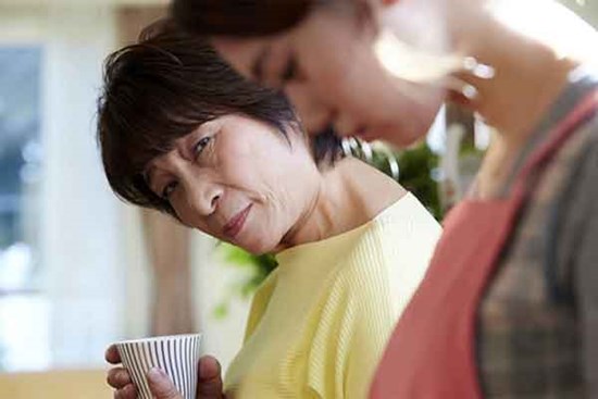 Mẹ tôi nóng mặt khi chị dâu nói lý do chưa muốn sinh con