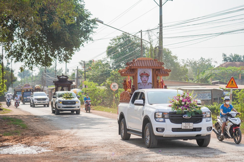 Anh hãy nghỉ đi, nhiệm vụ có đồng đội anh thay thế, phụng dưỡng cha mẹ đã có em và anh chị-12