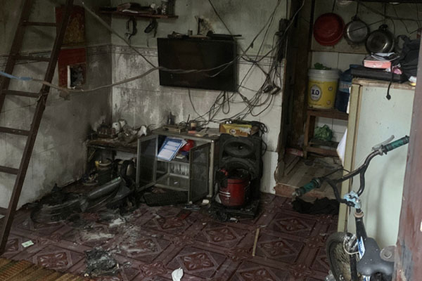 Bắt được người phụ nữ tưới xăng đốt sảnh chung cư ở TP.HCM-3