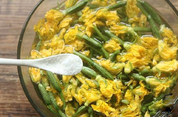 Cứ tưởng quả này to mới ăn được, ai ngờ lúc bé tí đem xào được món chống lão hoá, tăng miễn dịch-2