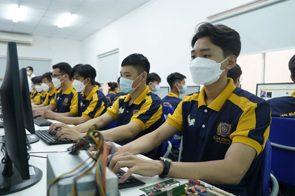 Trường đầu tiên cho nghỉ lễ 7 ngày, học trực tuyến một tuần tiếp theo-2