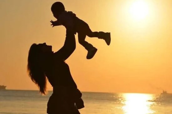 Cha mẹ làm được điều đơn giản này sẽ giúp con phát triển IQ và EQ