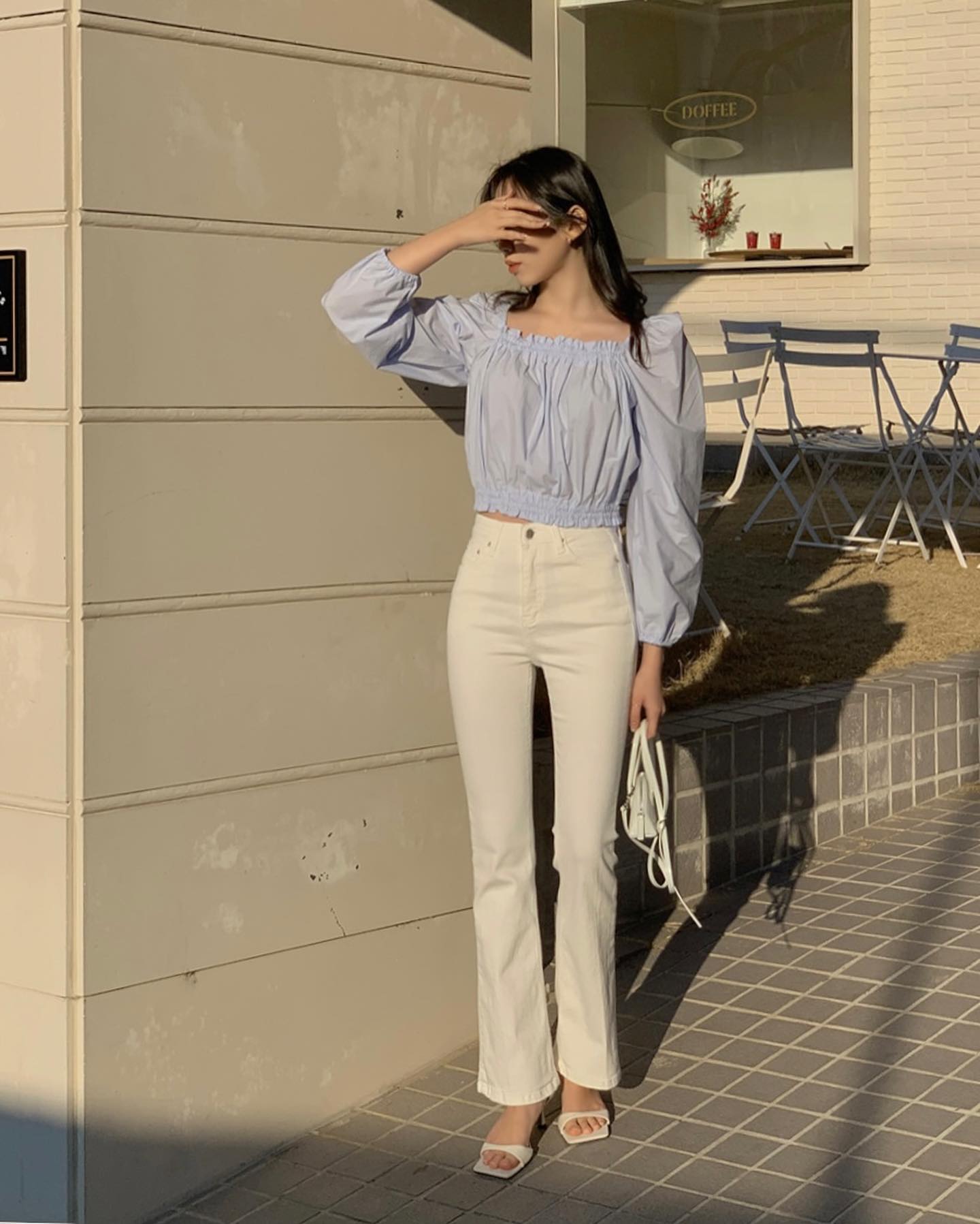 Cứ kết hợp áo blouse với 4 kiểu quần này thì ai cũng khen bạn có gu thẩm mỹ-3