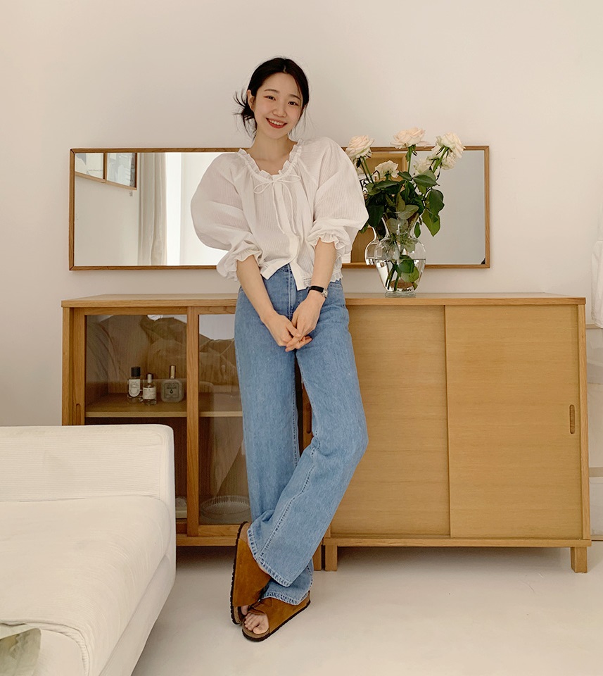 Cứ kết hợp áo blouse với 4 kiểu quần này thì ai cũng khen bạn có gu thẩm mỹ-6