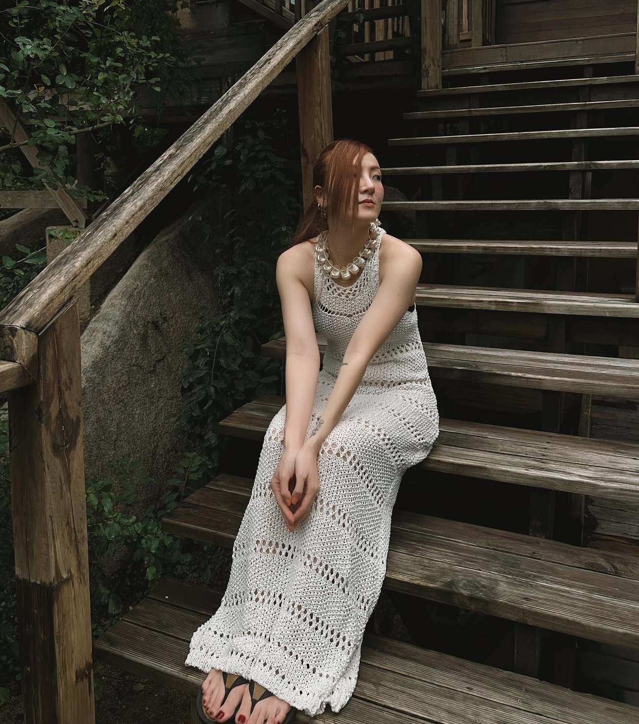 Tham khảo 10 set đồ đi du lịch trẻ trung, nổi bật của sao Việt-10