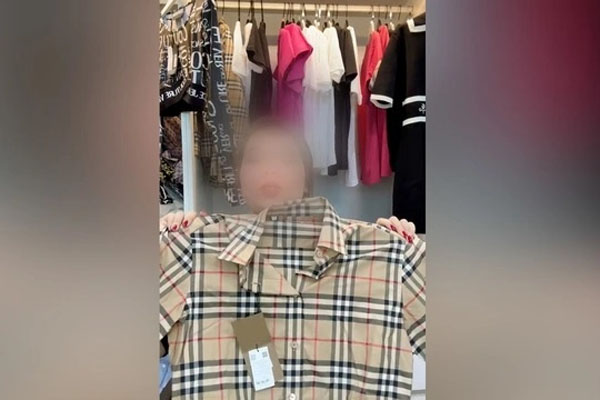 Công an làm việc với tài xế xe khách bị tố sàm sỡ hành khách trẻ em vị thành niên-2