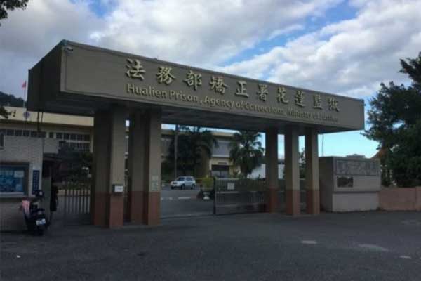 Phải lòng nam tù nhân đẹp trai, nữ quản giáo nhận kết đắng-1