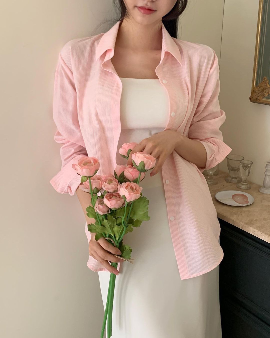 10 công thức diện áo sơ mi chuẩn đẹp khi đi du lịch của nàng blogger xứ Hàn-10