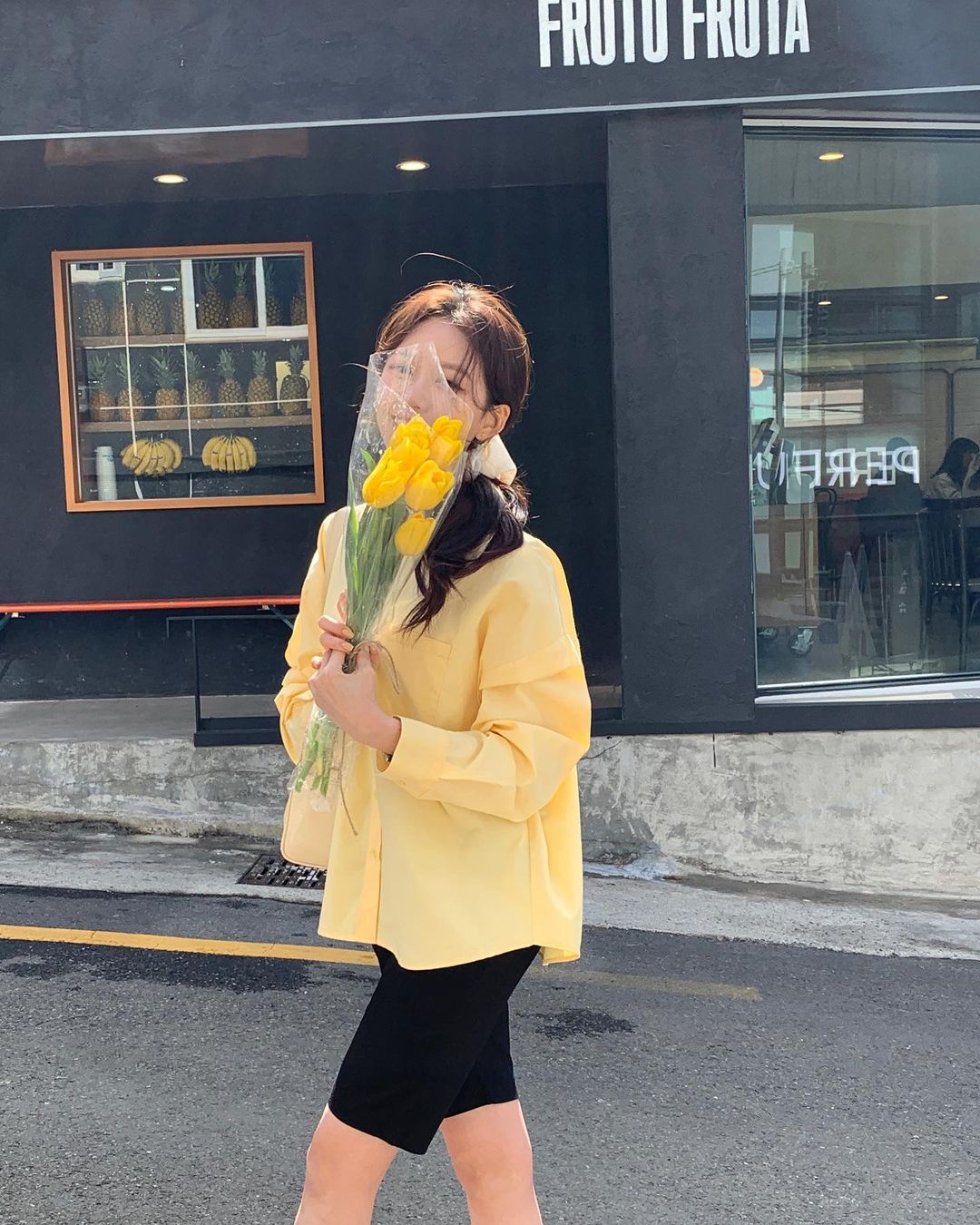 10 công thức diện áo sơ mi chuẩn đẹp khi đi du lịch của nàng blogger xứ Hàn-4