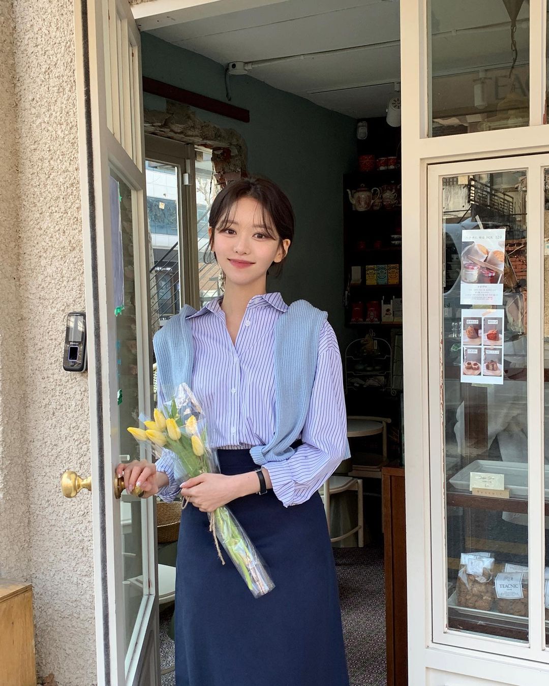 10 công thức diện áo sơ mi chuẩn đẹp khi đi du lịch của nàng blogger xứ Hàn-7