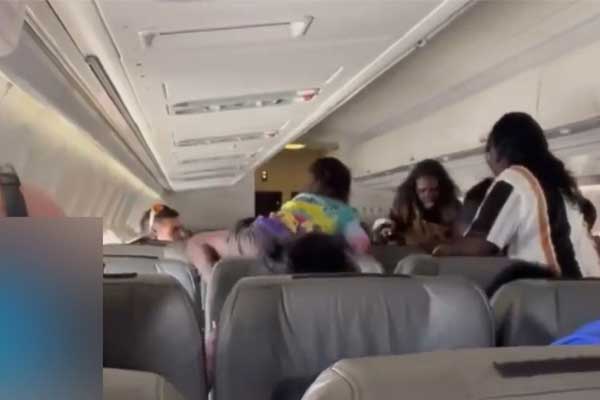 Chuyến bay ở Australia phải quay đầu vì 4 hành khách đánh nhau-1