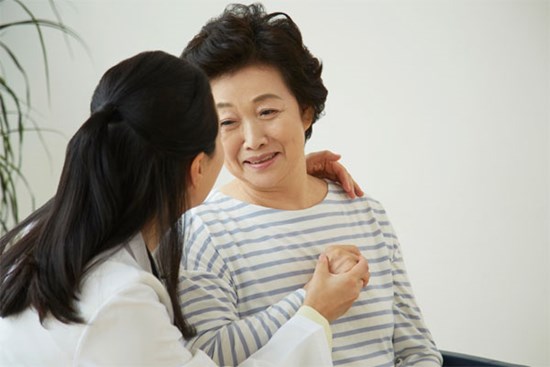 Gửi mẹ chồng 10 triệu để đi đẻ, khi tôi nhập viện, bà trả gấp đôi