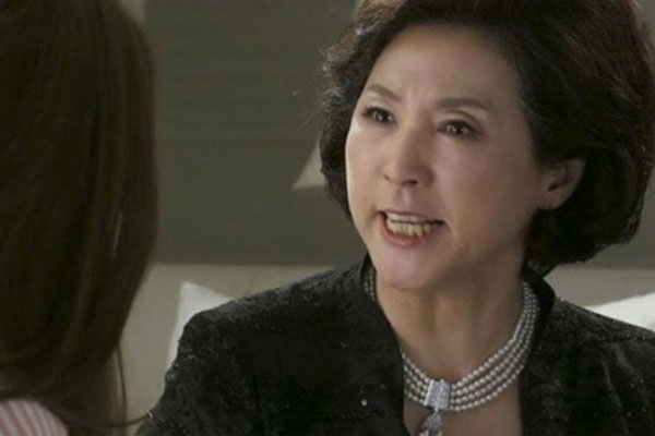 Ly hôn vì bị mẹ chồng chê vô học, ngày ra tòa tôi mới biết lý do thật sự bà ghét tôi-1