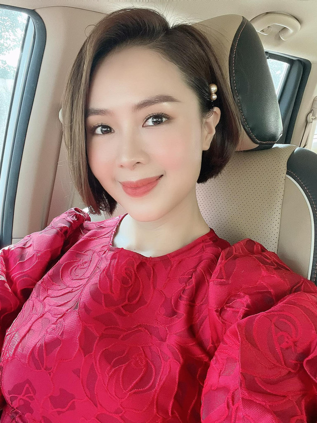 Hồng Diễm biến hóa với đủ kiểu tóc-19