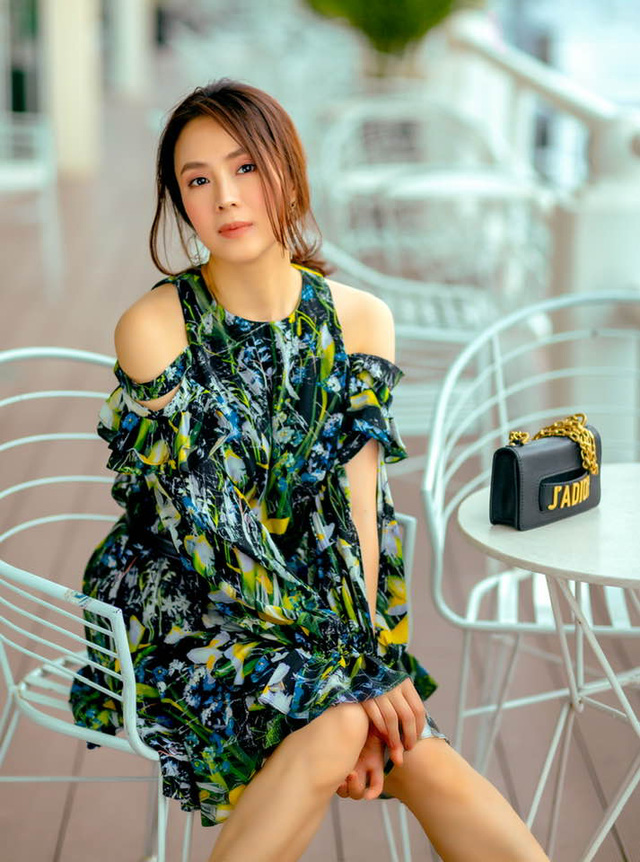 Hồng Diễm biến hóa với đủ kiểu tóc-25