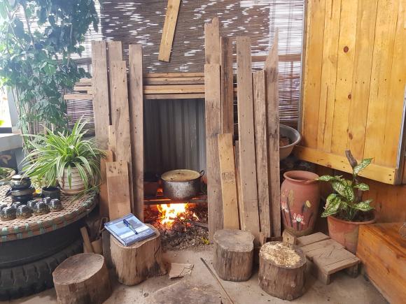 Thắm - cô bạn thân Hoài Thát-chơ Lệ Hằng Xin hãy tin em khoe góc nhà đúng kiểu trở về tuổi thơ cùng gian bếp củi-3