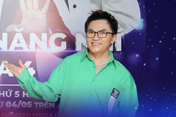 Đại Nghĩa hoang mang trước tượng sáp của mình, netizen bình luận cực hài về tượng của Trấn Thành-12