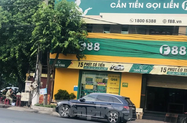 Công an đang khám xét nhiều chi nhánh F88 tại Bình Dương-2