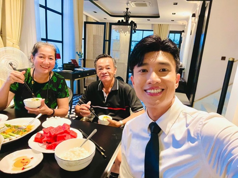 Quốc Trường giàu có sống độc thân trong biệt thự 40 tỷ, vật dụng căn bếp khiến ai cũng muốn được sở hữu-9