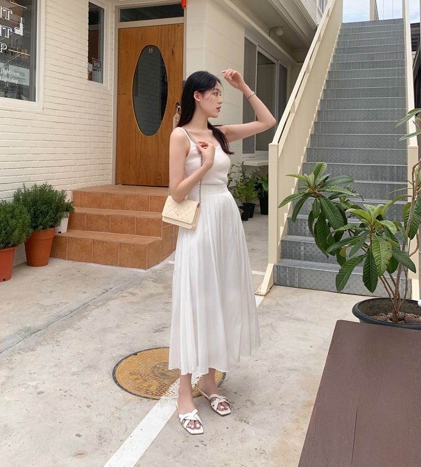 10 cách diện chân váy màu trung tính giúp nàng mặc đẹp mọi lúc mọi nơi-10