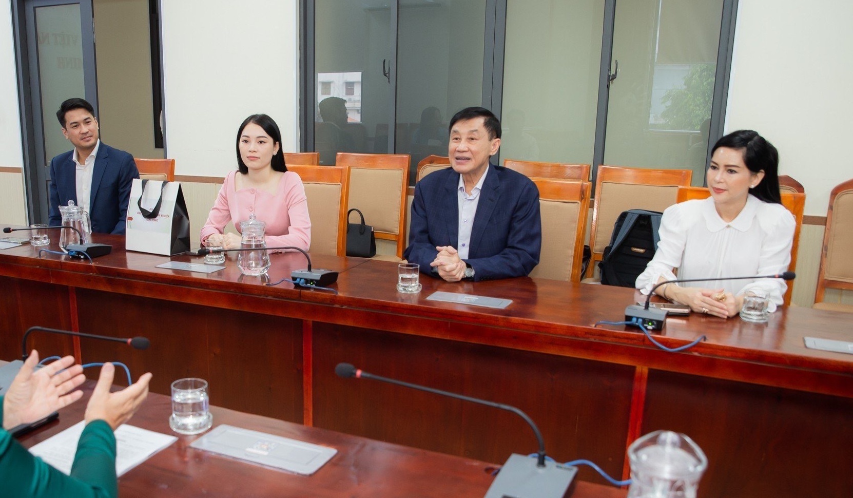 Linh Rin - Phillip Nguyễn xin lỗi và tiết lộ lý do huỷ đám cưới tại TP.HCM vào cuối tháng 4-3