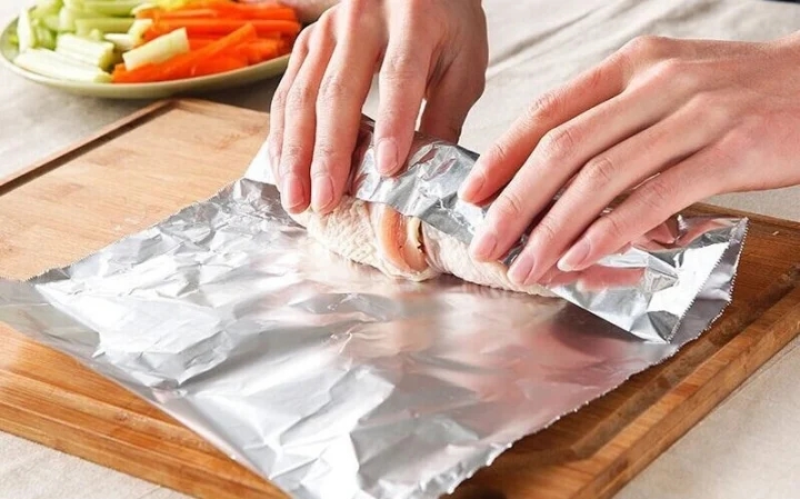 Dùng giấy bạc trong nồi chiên không dầu có an toàn?-1