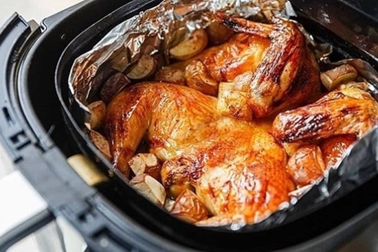 Dùng giấy bạc trong nồi chiên không dầu có an toàn?