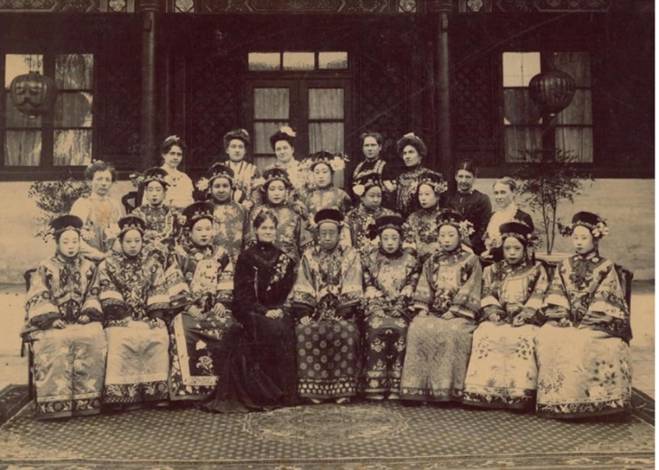 Bất ngờ với những bức ảnh lột tả chân thực nhan sắc phi tần cuối Thanh triều-1