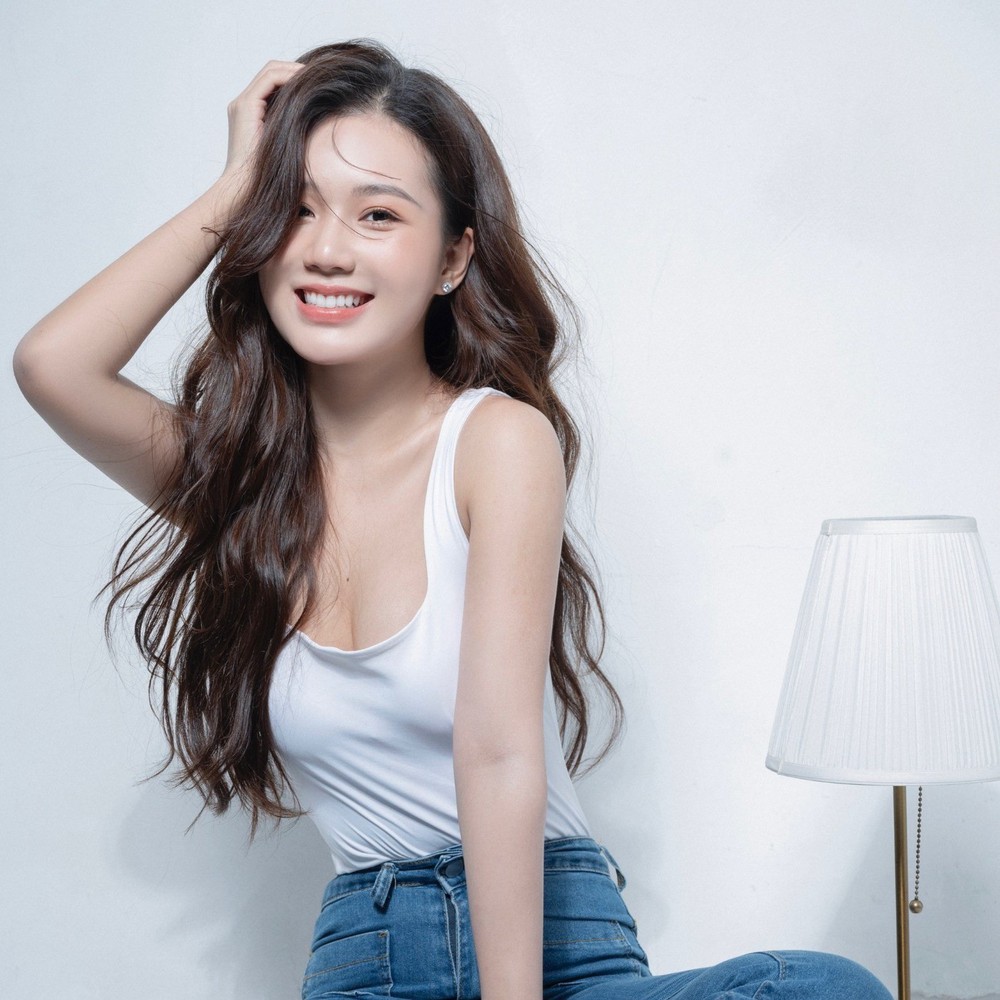 Diễn viên Ngọc Anh bị phản ứng vì mặc kín trên phim, hở bạo ngoài đời-4