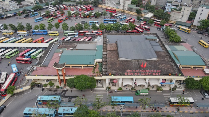 Người dân ùn ùn rời Hà Nội, bến xe chật kín người-4